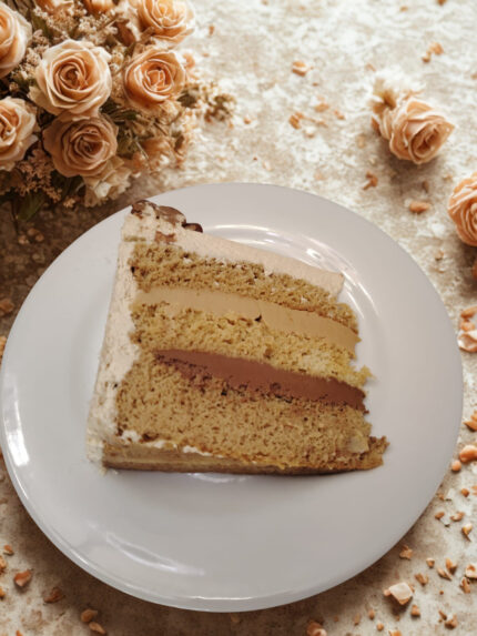 Porción de torta de capuchino